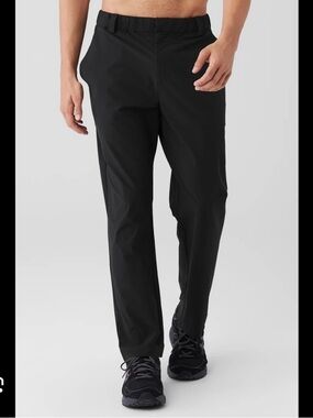 ALO Yoga Men’s Co-op Cropped Tech Trousers Black Medium